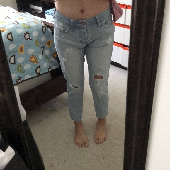 Hollister Denim - hollister boyfriend ripped jeans Hollister Denim - hollister boyfriend ripped jeans